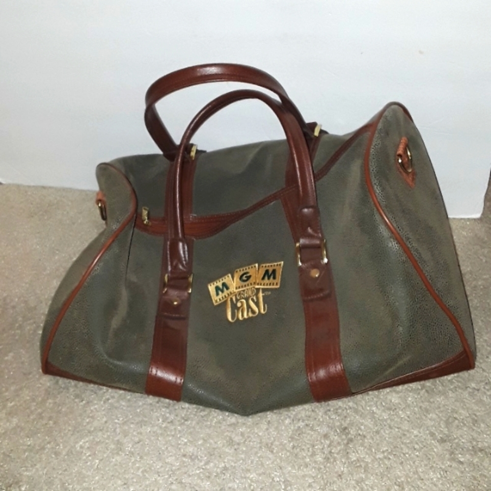 RARE MGM GRAND CAST LAS VEGAS DUFFLE BAG NV